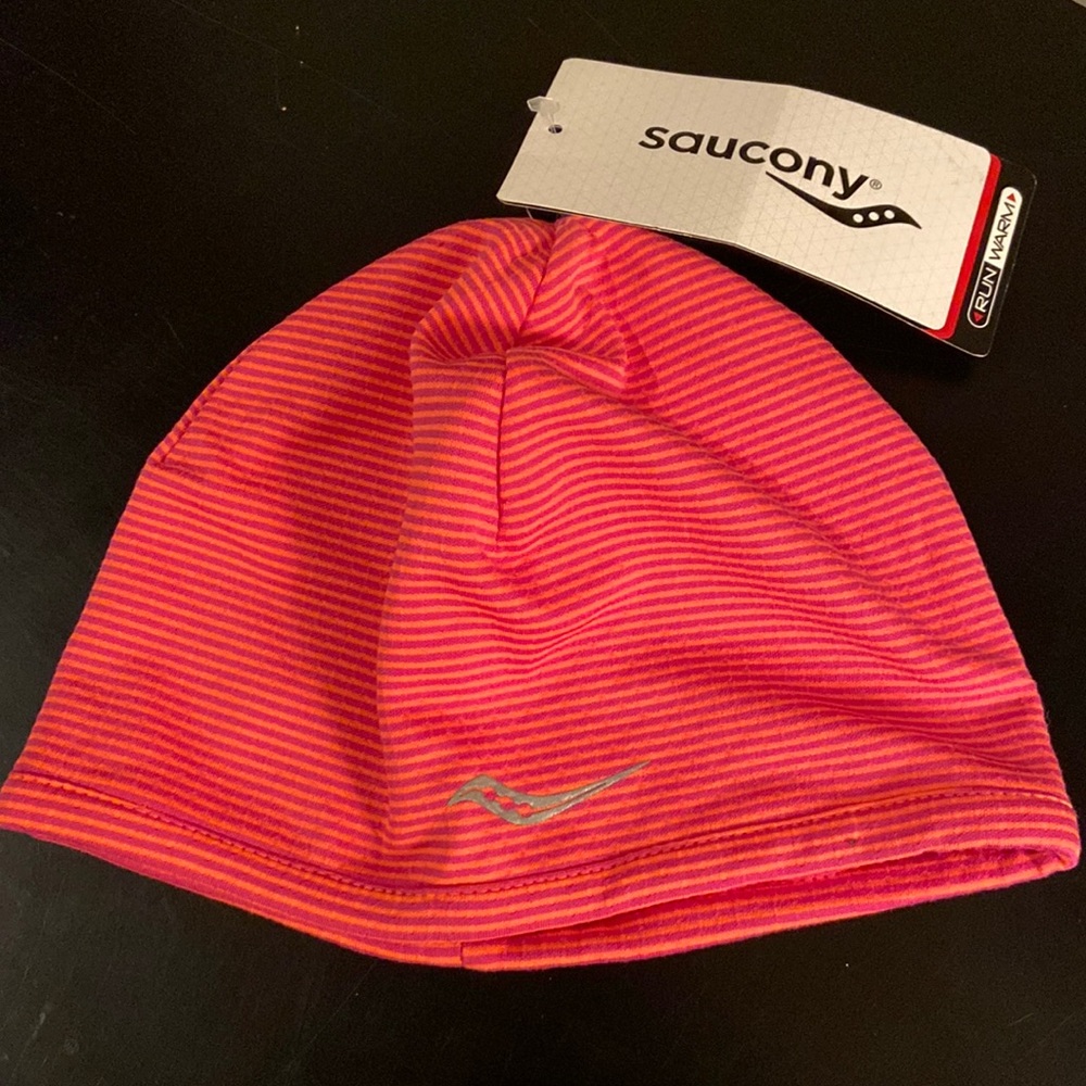 Super cute reversible Saucony running hat